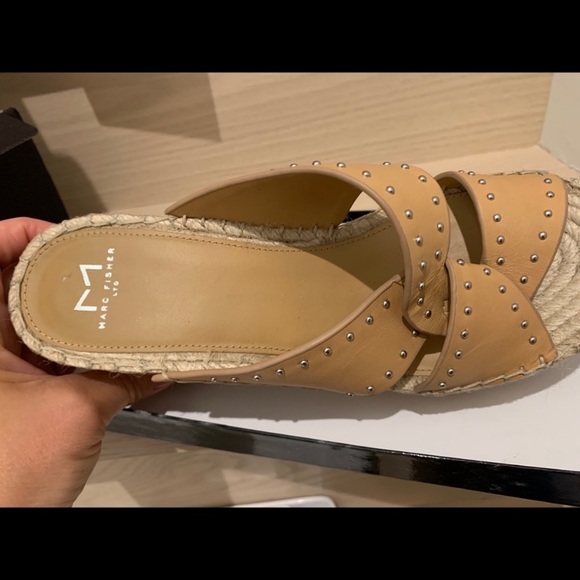 Marc Fisher Wedges - Picture 2 of 4